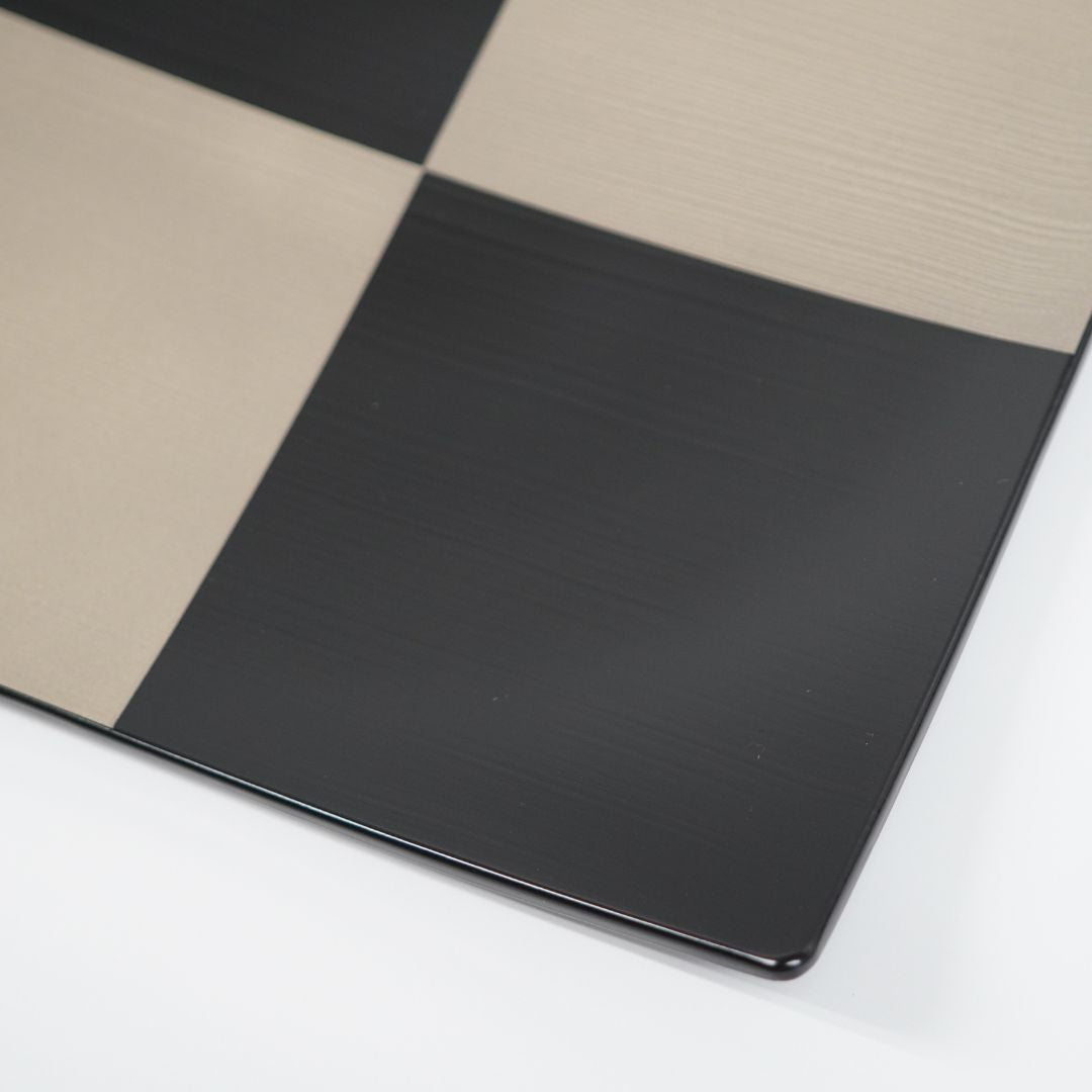 越前 7.5弥生皿 黒ハケ目市松 銀