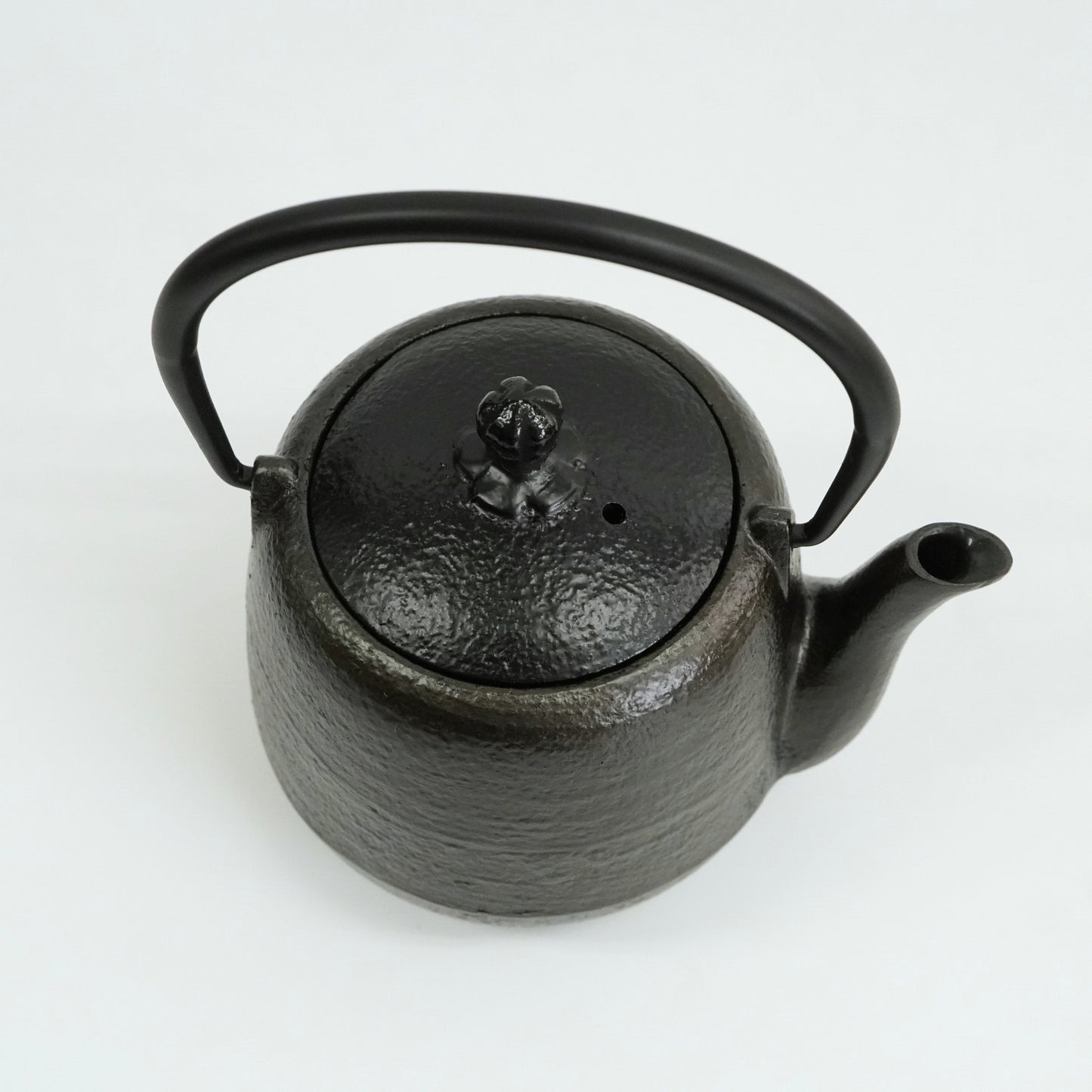 南部鉄器　越前塗　うるしポット なつめ型