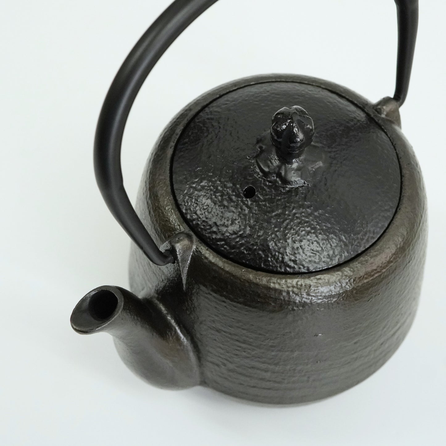 南部鉄器　越前塗　うるしポット なつめ型