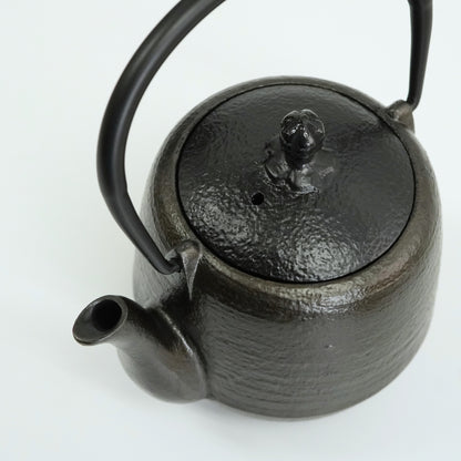 南部鉄器　越前塗　うるしポット なつめ型