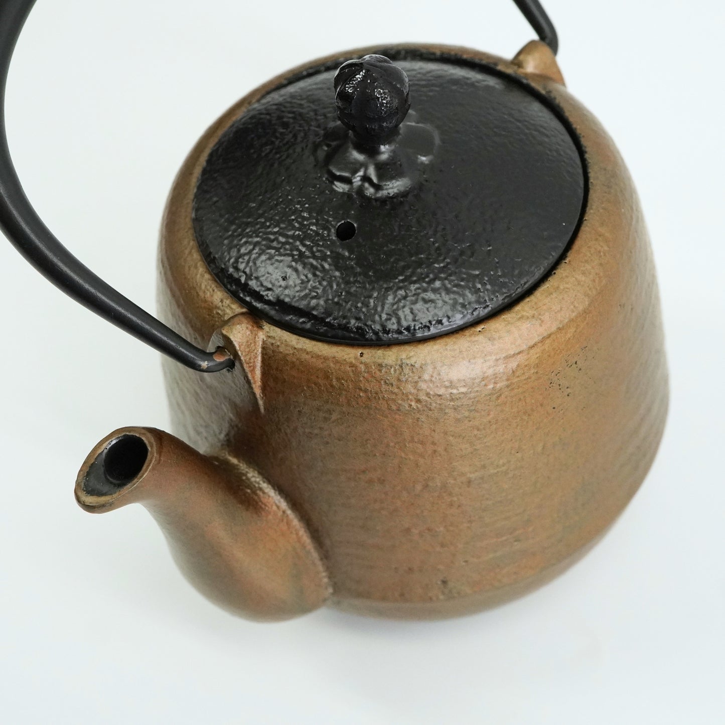 南部鉄器　越前塗　うるしポット なつめ型